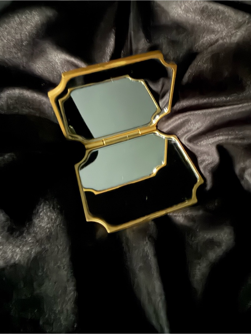 KVD Vegan Beauty Collectable Mirror - Picture 2 of 5